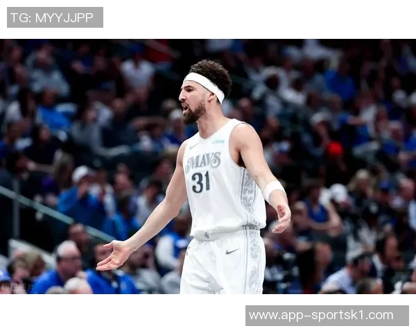 克莱复苏状态回暖表现出色10投5中斩获15分5篮板3三分球